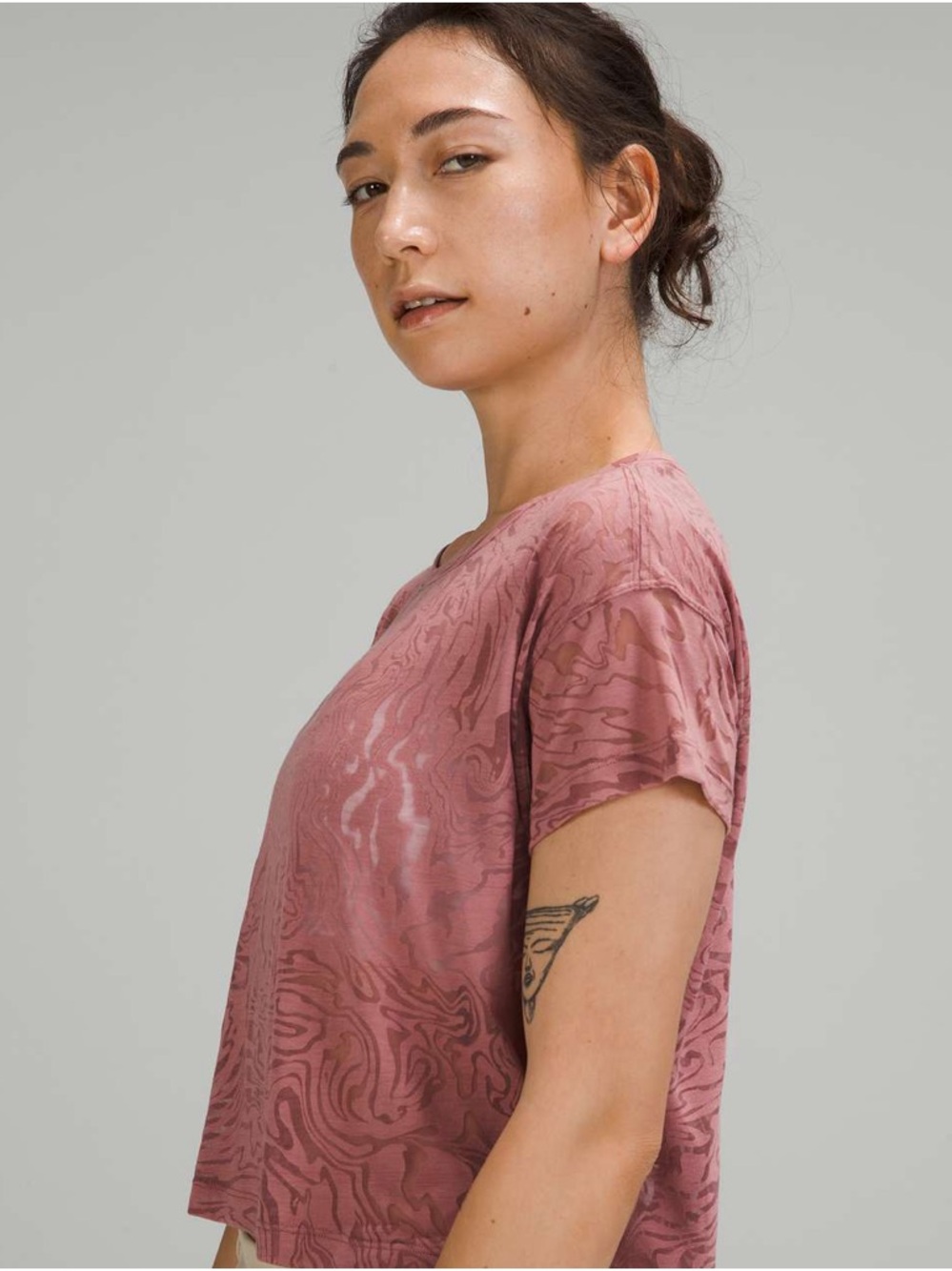 Lululemon  Cates Tee Veil Mauve Pink Marble Cropped shirt Womens size 6